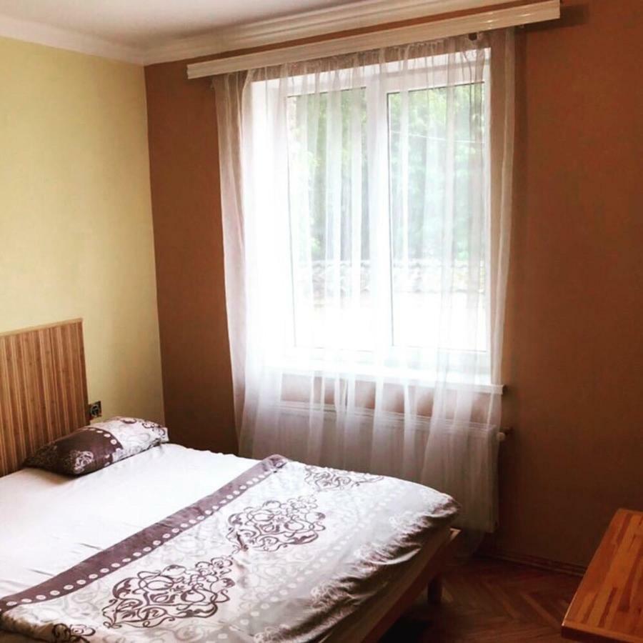 Like Hostel Tjernivtsi Eksteriør billede